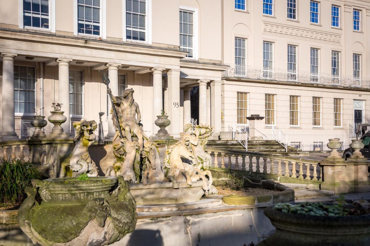 Elliot Oliver - Modern 2 Bedroom Town Centre Apartment Cheltenham Extérieur photo