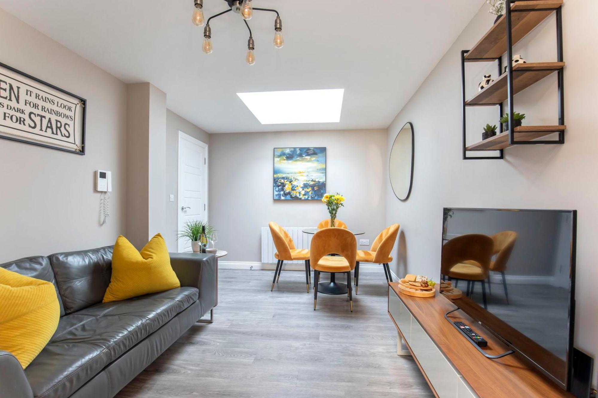 Elliot Oliver - Modern 2 Bedroom Town Centre Apartment Cheltenham Extérieur photo
