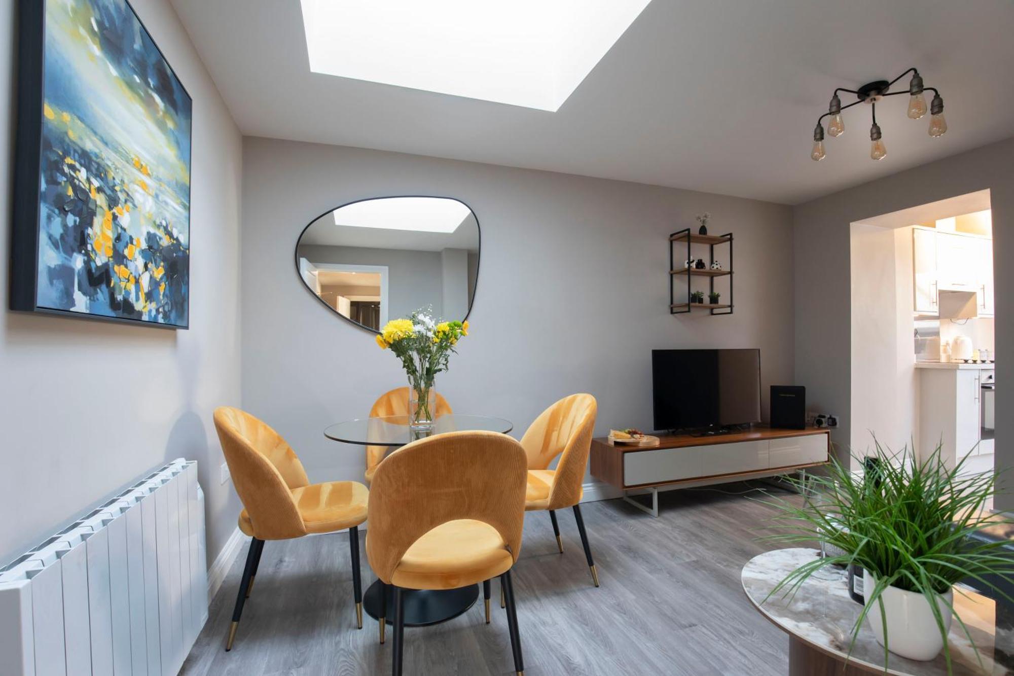 Elliot Oliver - Modern 2 Bedroom Town Centre Apartment Cheltenham Extérieur photo