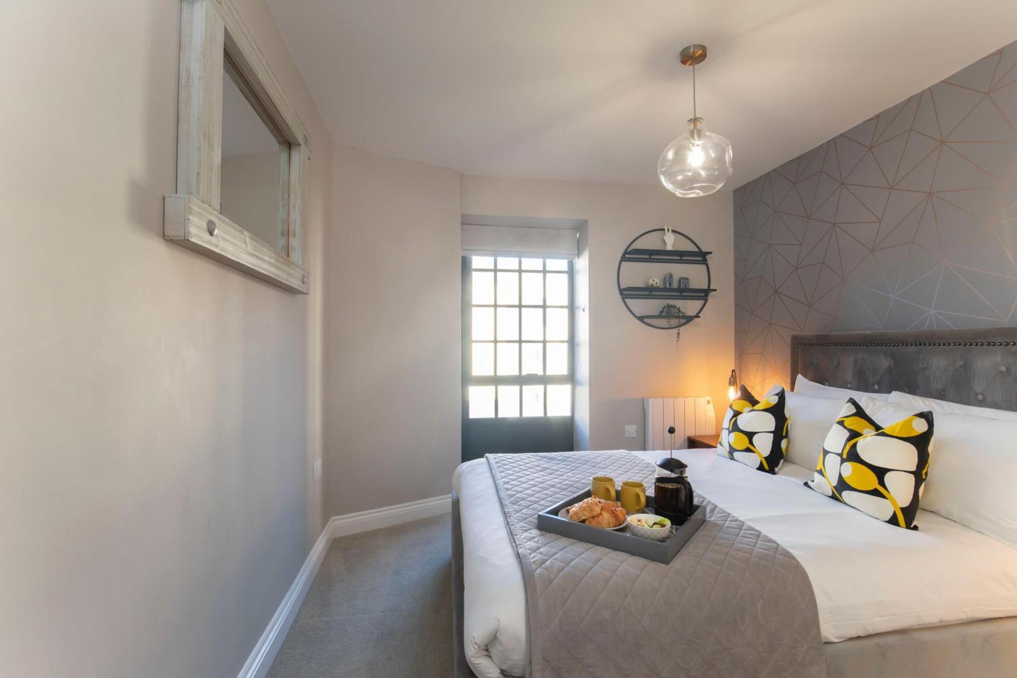 Elliot Oliver - Modern 2 Bedroom Town Centre Apartment Cheltenham Extérieur photo