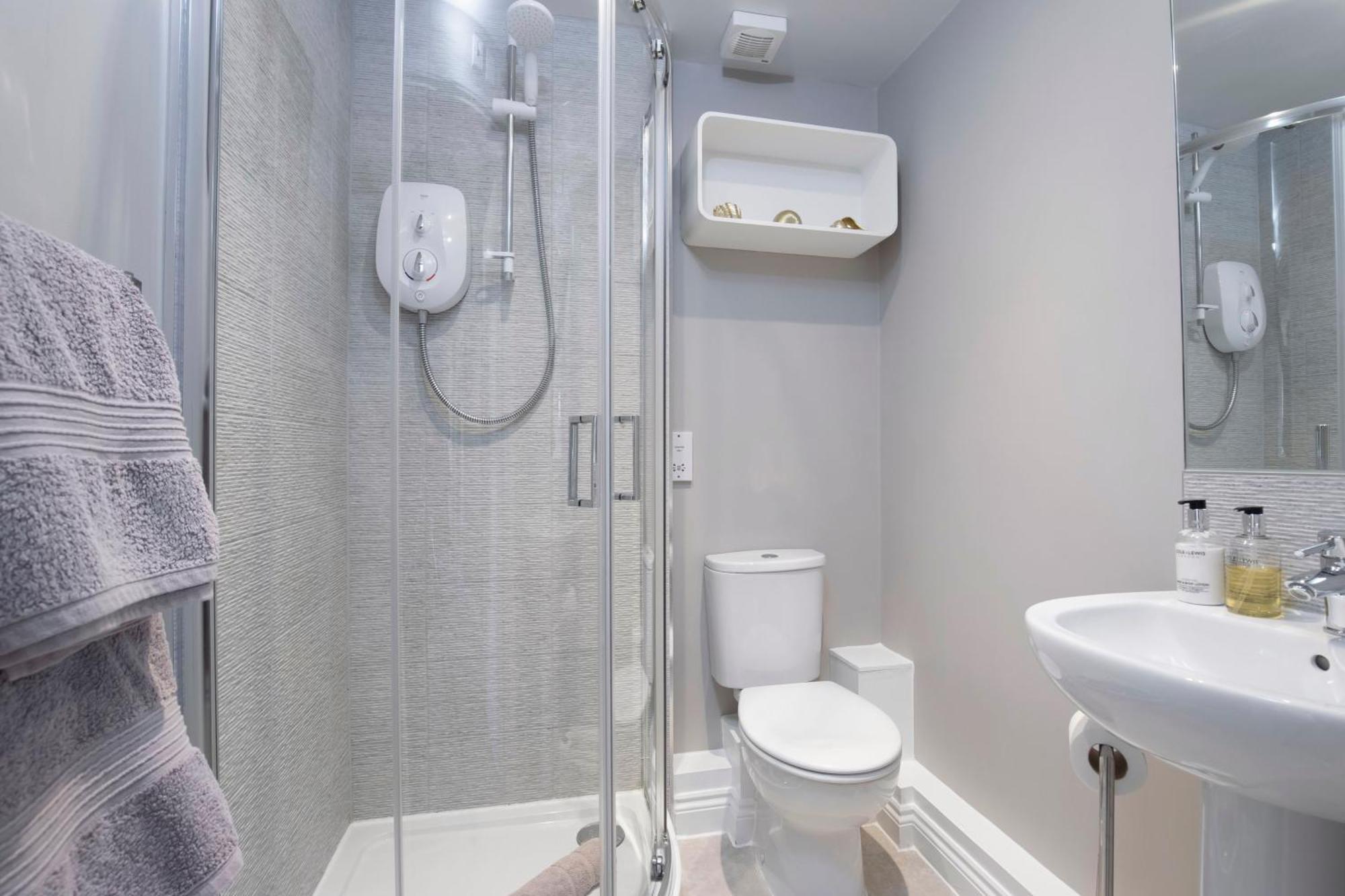 Elliot Oliver - Modern 2 Bedroom Town Centre Apartment Cheltenham Extérieur photo